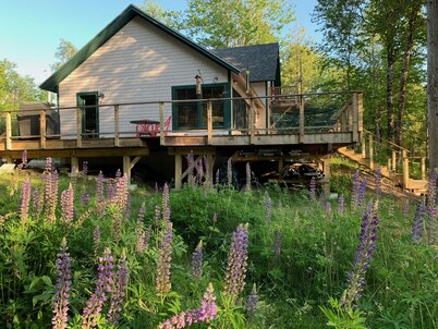 Lakefront cottage near Acadia and Bar Harbor