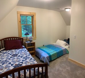 3 bedrooms, free WiFi, bed sheets, wheelchair access