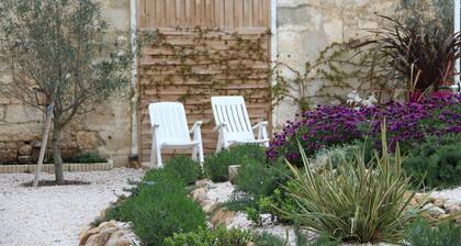 Country house with private heated pool 15mn from the sea