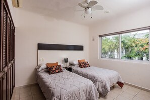 4 bedrooms, iron/ironing board, internet, bed sheets
