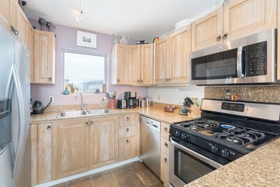 Stunning Summer Views & True Ski-In/Ski-Out Access
3 bed/2.5 bath/pet friendly