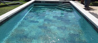 Architect-designed house at the foot of the Luberon