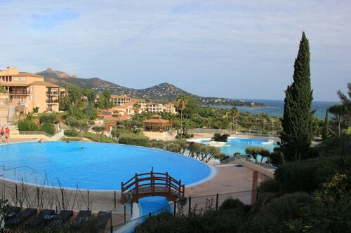 Cap Esterel VILLAGE vue mer Duplex 40m2 Loggia et solarium, 2/3 pièces.Climatisé