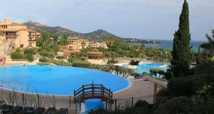 Cap Esterel VILLAGE vue mer Duplex 40m2 Loggia et solarium, 2/3 pièces.Climatisé