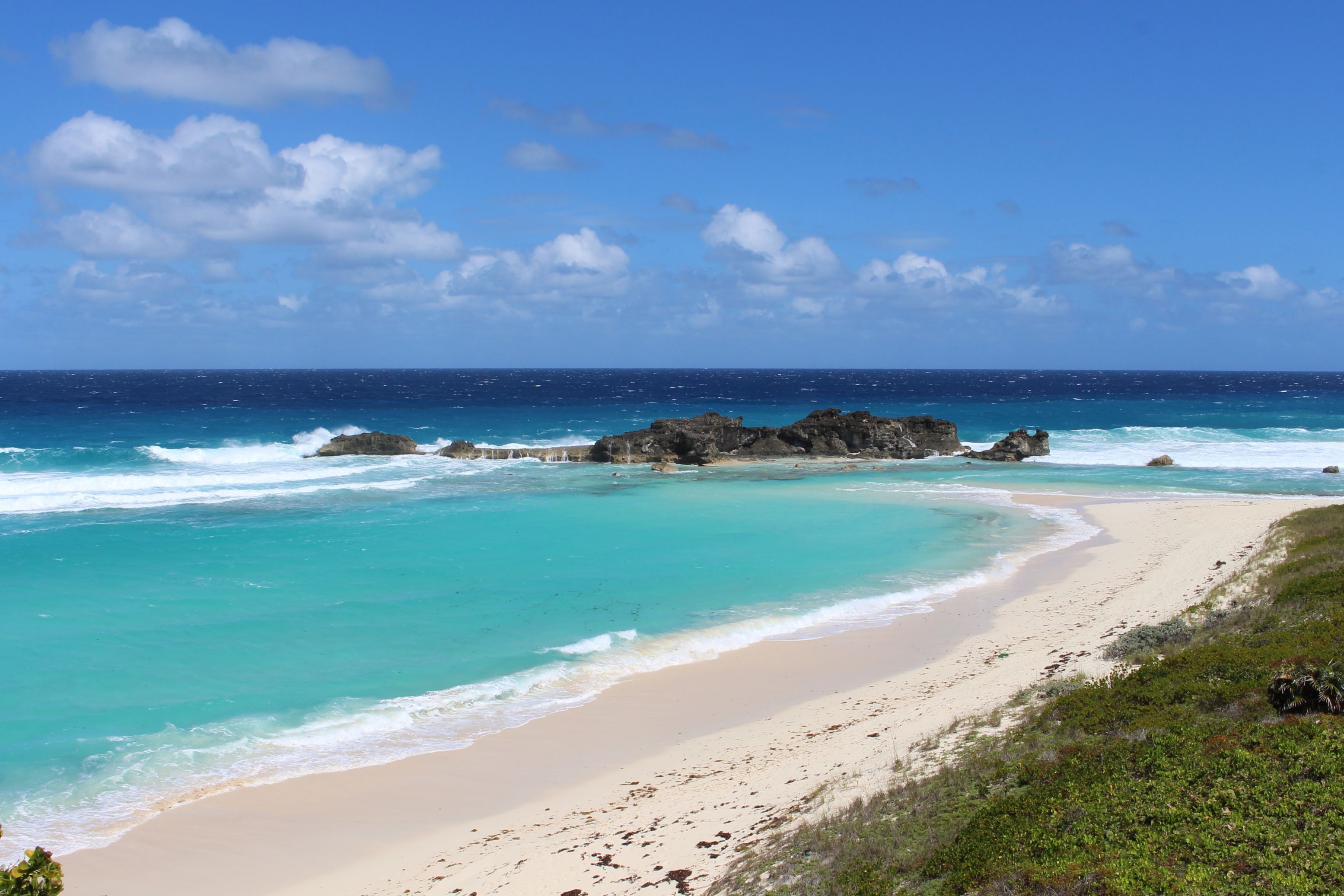 Plage à proximité, chaises longues, serviettes de plage