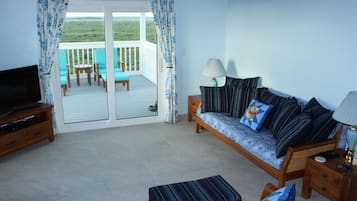 Una Smart TV, un reproductor de DVD, una videoteca, una impresora