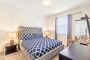 8 chambres, fer et planche à repasser, Wi-Fi, draps fournis