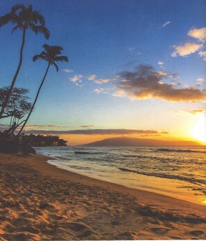 Aan het strand, ligstoelen aan het strand, strandlakens