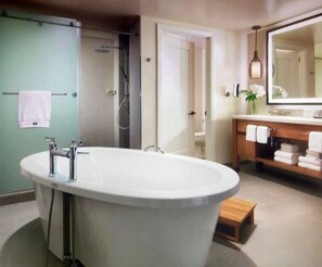 Bathtub, jetted tub, hair dryer, towels