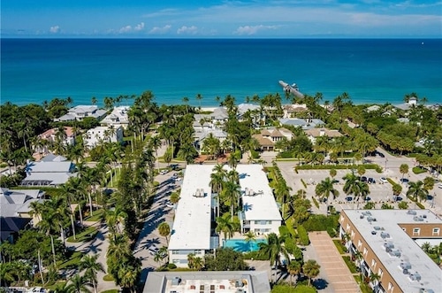 One block to beach and to dining. Best location in Naples !!