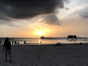 Beach nearby, sun loungers, beach towels