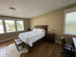 3 habitaciones, escritorio, wifi gratis y ropa de cama