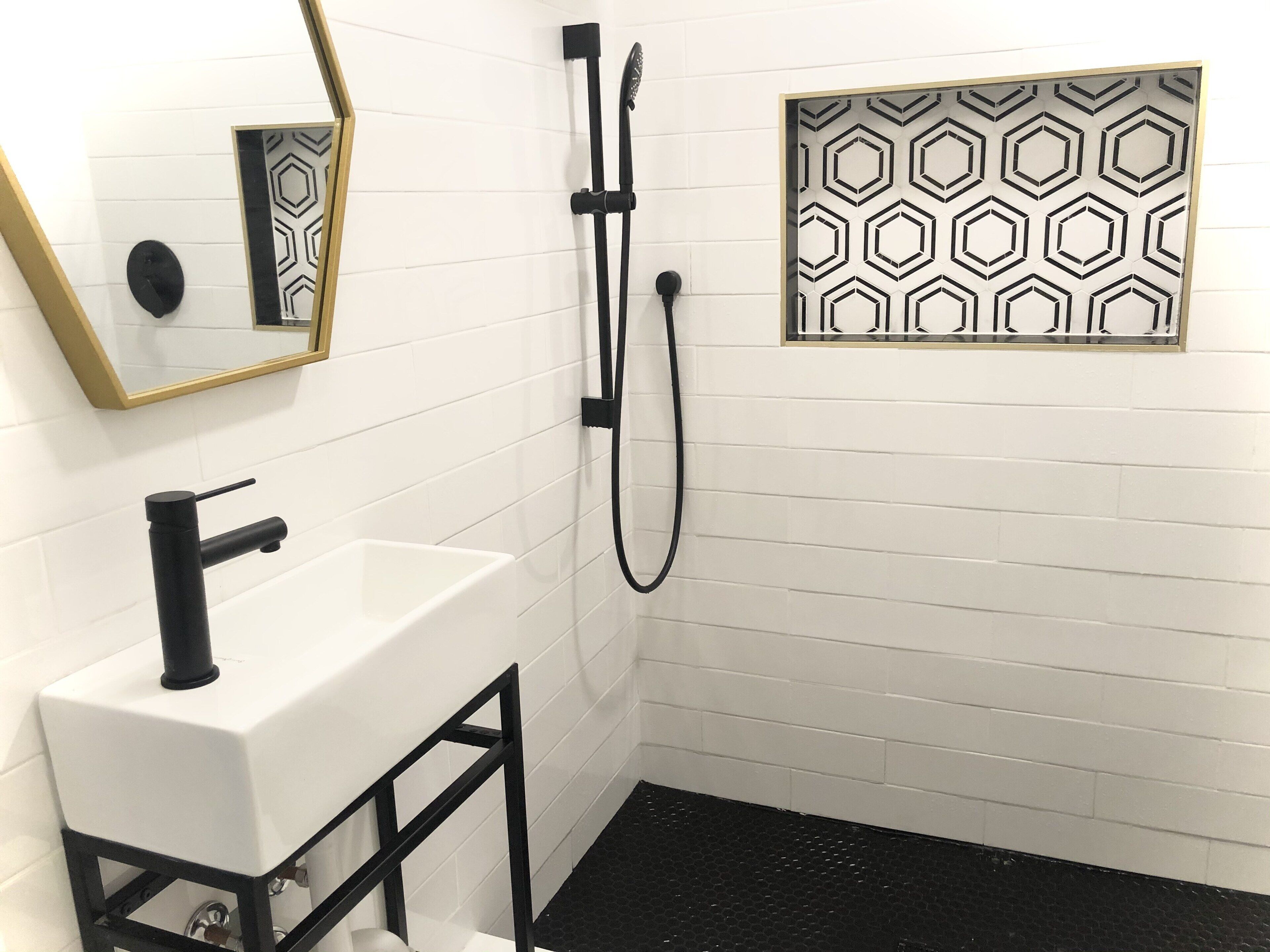 Combined shower/tub, hair dryer, towels, soap