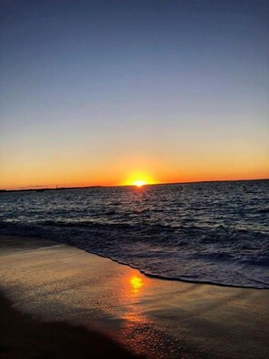 Una spiaggia nelle vicinanze, teli da spiaggia