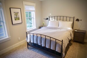 4 bedrooms, desk, iron/ironing board, travel cot