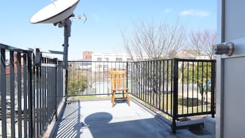 Private Vacation Home | Balcony