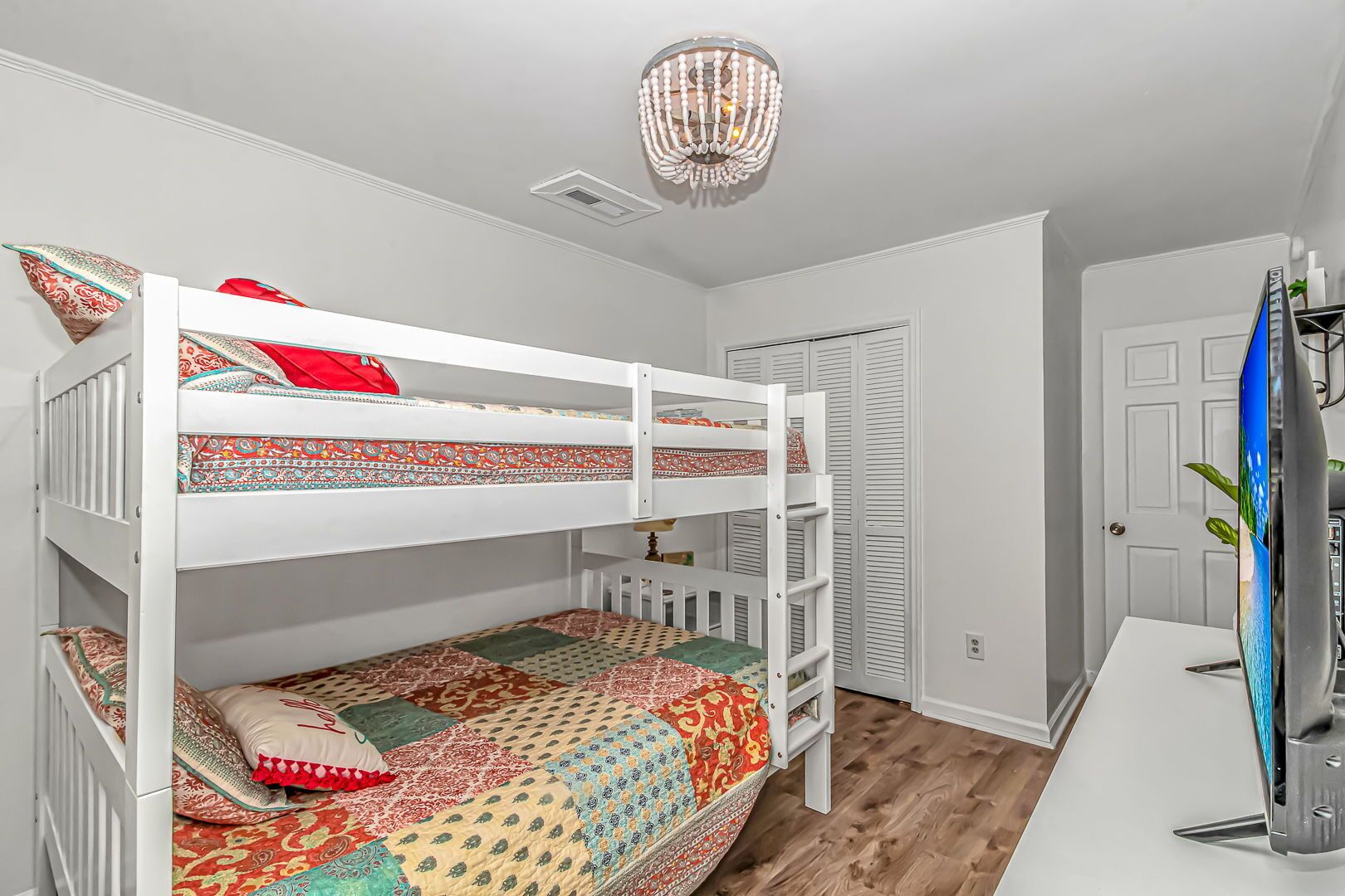 lovely townhome with garage