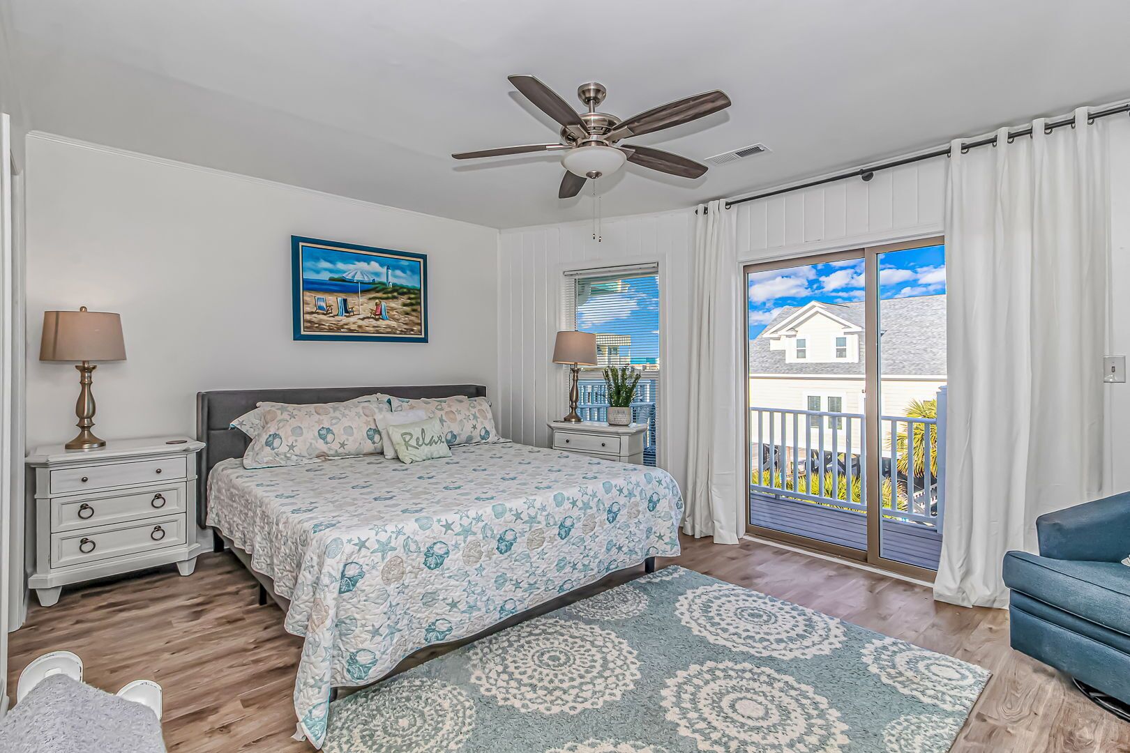 lovely townhome with garage
