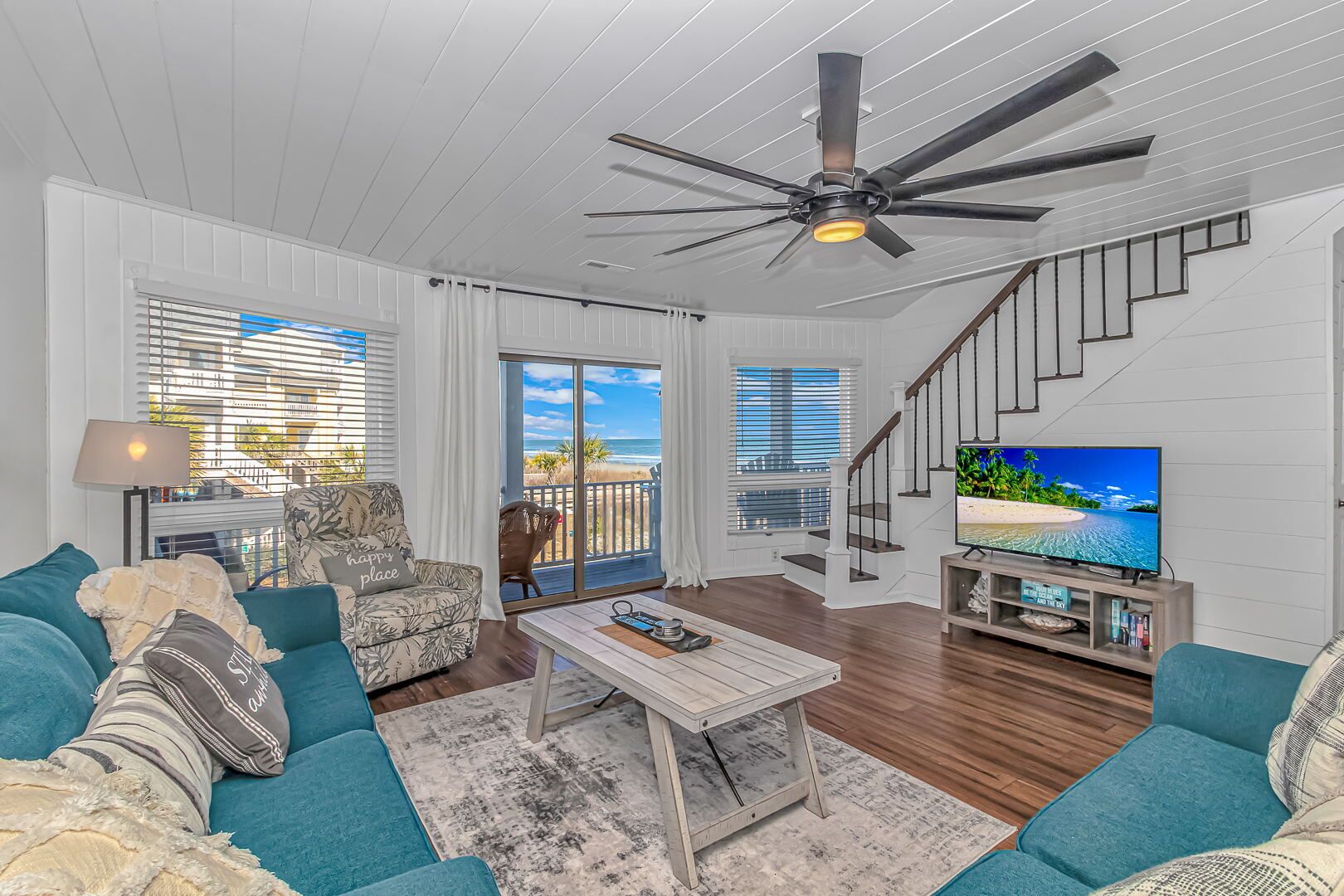 lovely townhome with garage