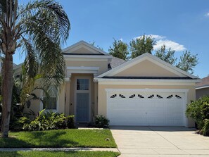 Exterior - 4 Bedroom/3 Bath Luxury Villa - Has it All -5 Miles to Disney!
NEW MANAGEMENT! (Kissimmee)