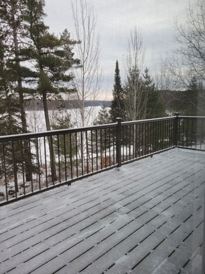 Property grounds - Spacious Lakefront Villa, 4 Bed/3 Bath, Ski/ Golf/ Fish/ 4 Season Trails (Aurora)