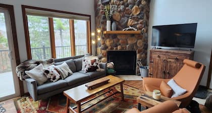 Geräumige Villa am See, 4 Betten / 3 Bäder, Ski / Golf / Fisch / 4 Saison Trails
