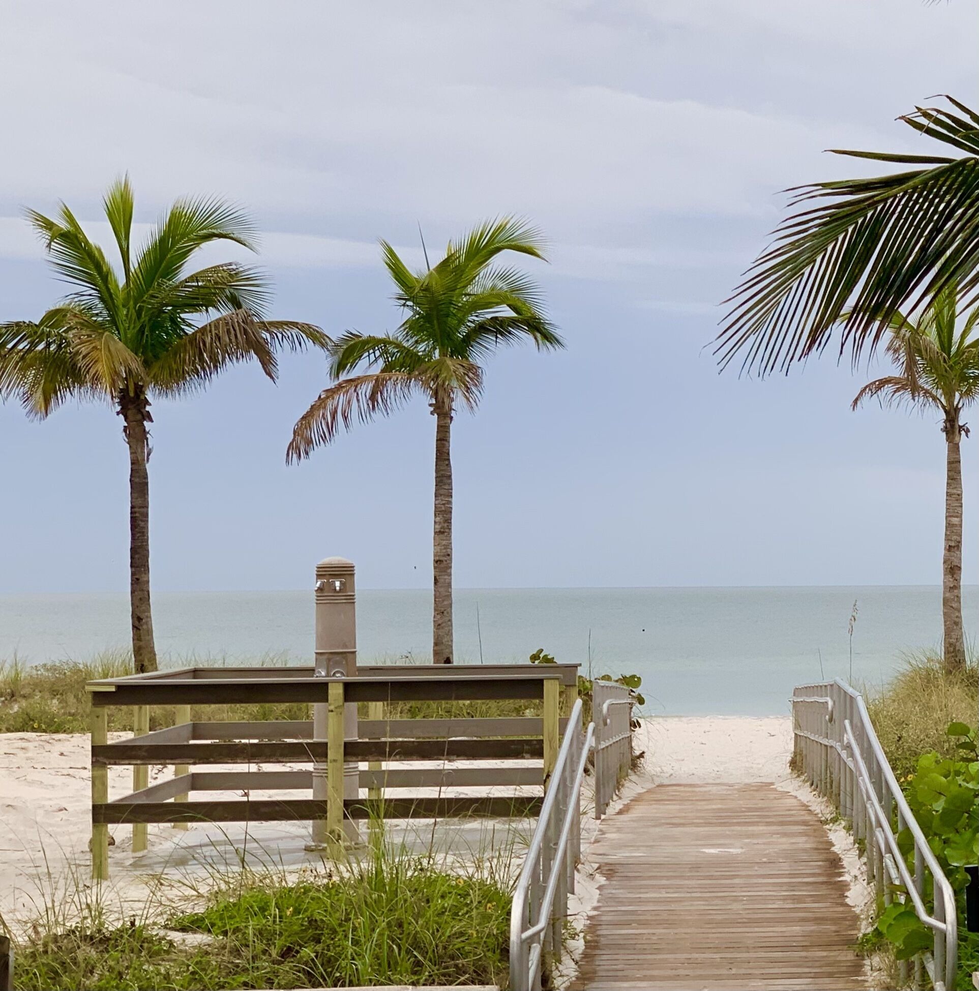 Beach nearby, sun-loungers, beach towels
