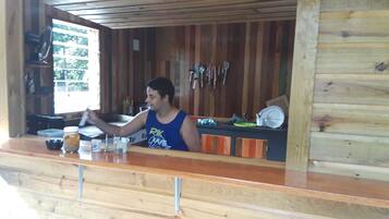 Réfrigérateur, plaque de cuisson, cafetiÚre/bouilloire