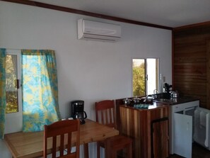 Fridge, stovetop, coffee/tea maker, electric kettle