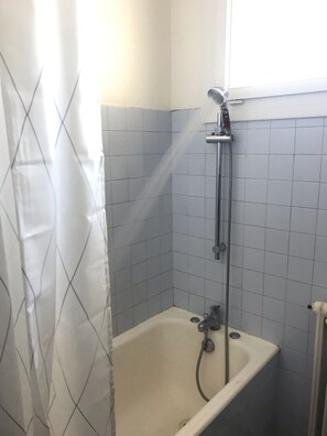 Combined shower/bathtub, hair dryer, towels, soap