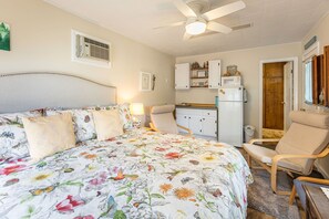 1 slaapkamer, een strijkplank/strijkijzer, gratis wifi, beddengoed