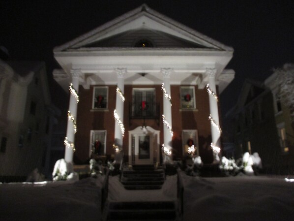 Exterior - Historic District gem! Beautiful home, gorgeous decor, antiques-walk everywhere! (Hinton)