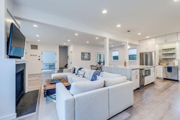 Télévision, cheminée