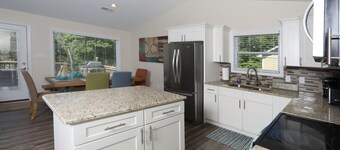 Brand New Lake House on Norris Lake ~ Includes Paddle Boards and Kayaks!