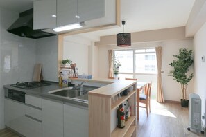Apartment, 6 Japanese Futons, Non Smoking | Iron/ironing board, free WiFi