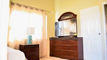 2 bedrooms, iron/ironing board, WiFi, bed sheets