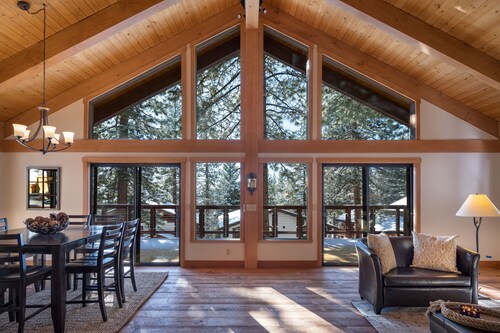 Newly Remodeled Luxurious Craftsman Home 