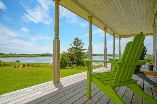 Outdoor dining - Darnley Farmhouse Retreat (Darnley)