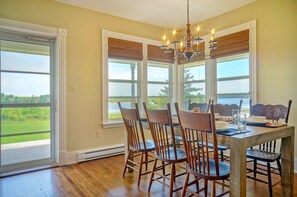 Dining - Darnley Farmhouse Retreat (Darnley)