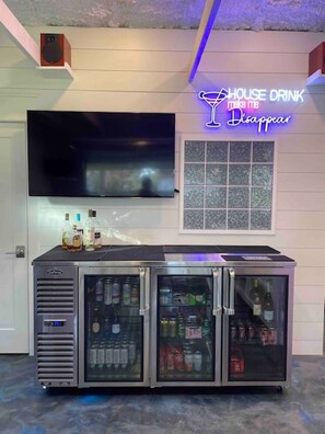 Bar (on property) - Peaceful Lakefront Getaway/Boujee Shack w/Dock + Kayaks (Chapin)