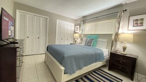 4 bedrooms, desk, iron/ironing board, travel crib