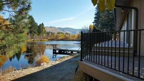 Property grounds - Trout Farm ponds, wildlife corridor on creek and river - a perfect getaway (Hamilton)