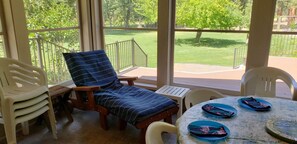 Interior - Trout Farm ponds, wildlife corridor on creek and river - a perfect getaway (Hamilton)