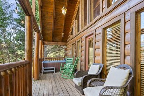 Outdoor spa tub - Cozy Cabin Perfect For 2! (Sevierville)
