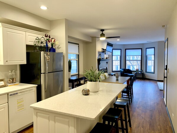 Dining - MODERN COMPLETELY REMODELED Bright, Spacious Flat STEPS from Wrigley Field &Bars (Chicago)