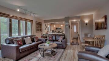 Flat-screen TV, fireplace