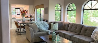 ~ Oasis Paradise ~ Clear blue skies ~ Mtn View ~ Tennis ~ Pickleball ~ Pools ...