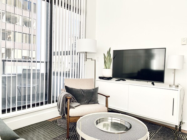 TV connectée, lecteur de DVD, écrans d'ordinateur