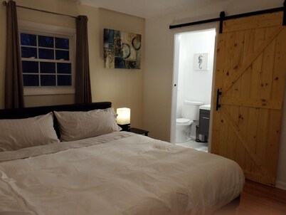 HENRIETTA HOUSE, 3 BEDROOM KING & QUEEN, 2 BATHROOMS