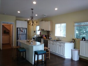 Fridge, microwave, oven, stovetop -  Coastal Home With 360 Degree Rooftop Deck ~ Outstanding Views!    (Highlands)